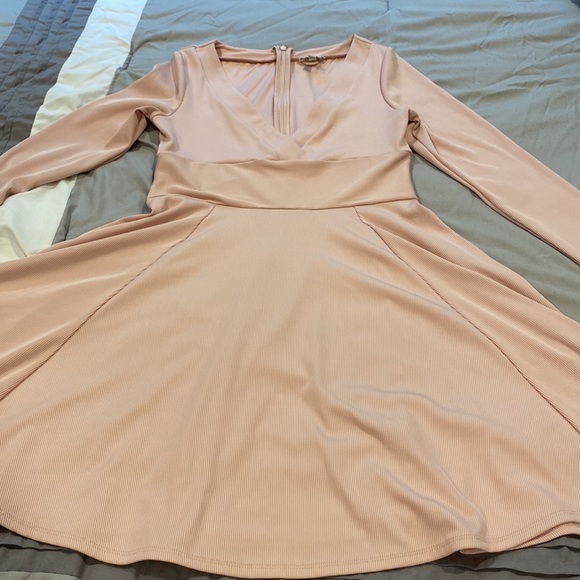 Guess Long Sleeve Dress Medium Mauve Color. Really beautiful. Used once. - Picture 9 of 11